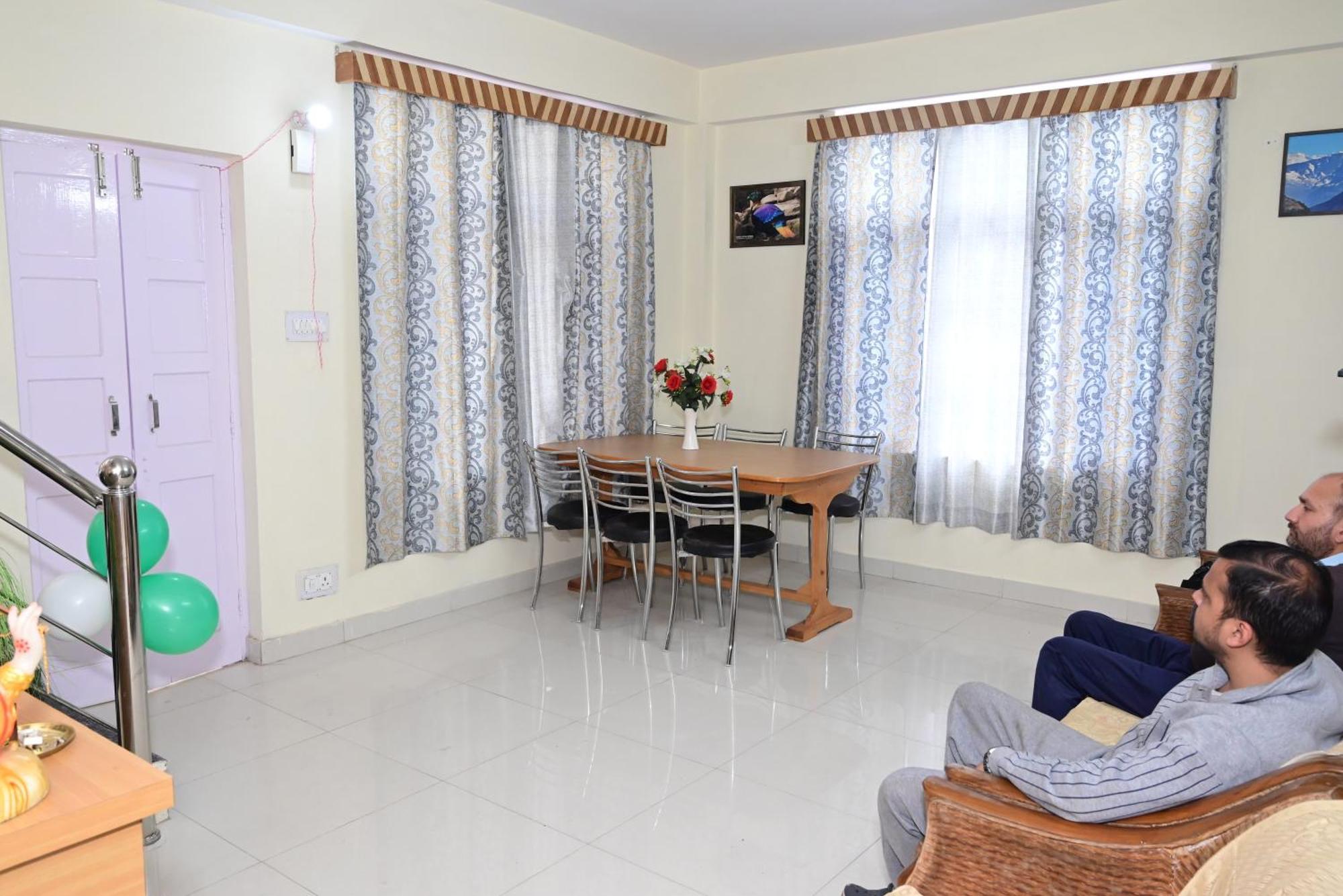 Krishna B&B Near Mall Road شيملا المظهر الخارجي الصورة