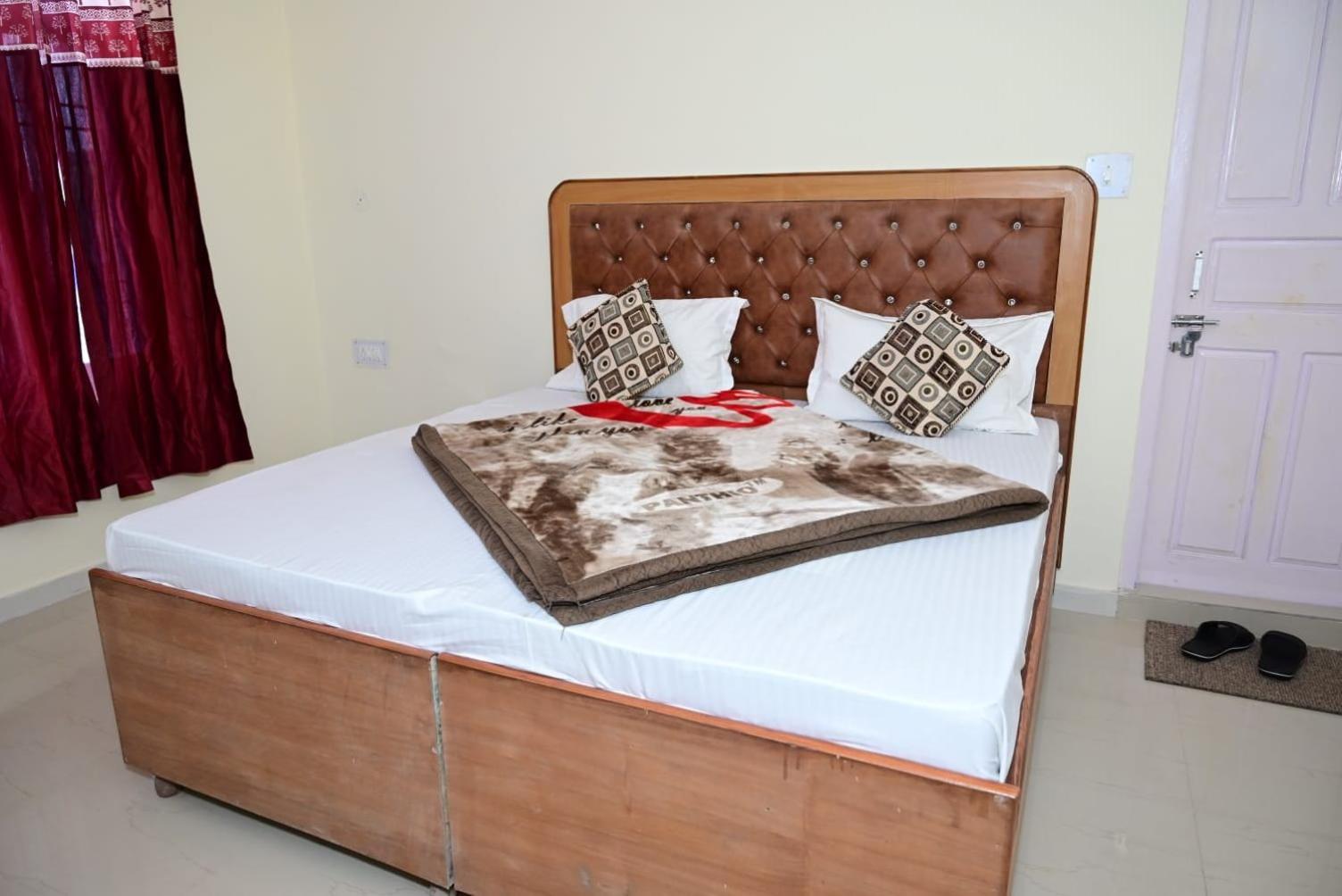 Krishna B&B Near Mall Road شيملا المظهر الخارجي الصورة
