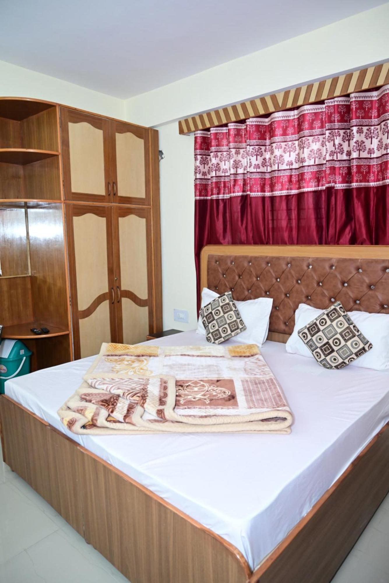 Krishna B&B Near Mall Road شيملا المظهر الخارجي الصورة