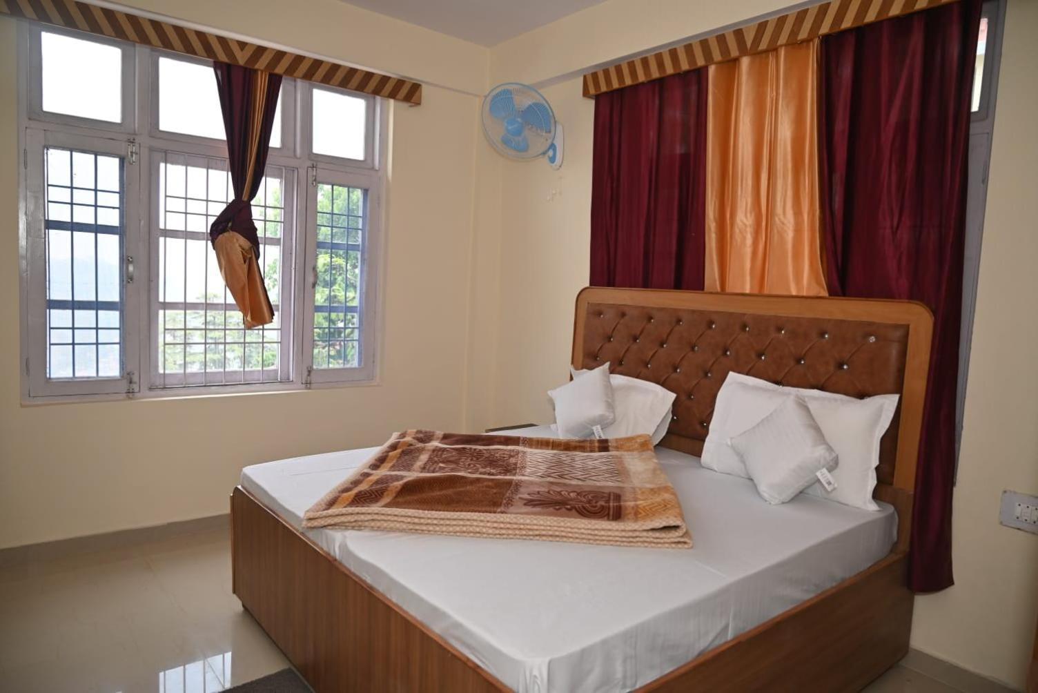 Krishna B&B Near Mall Road شيملا المظهر الخارجي الصورة