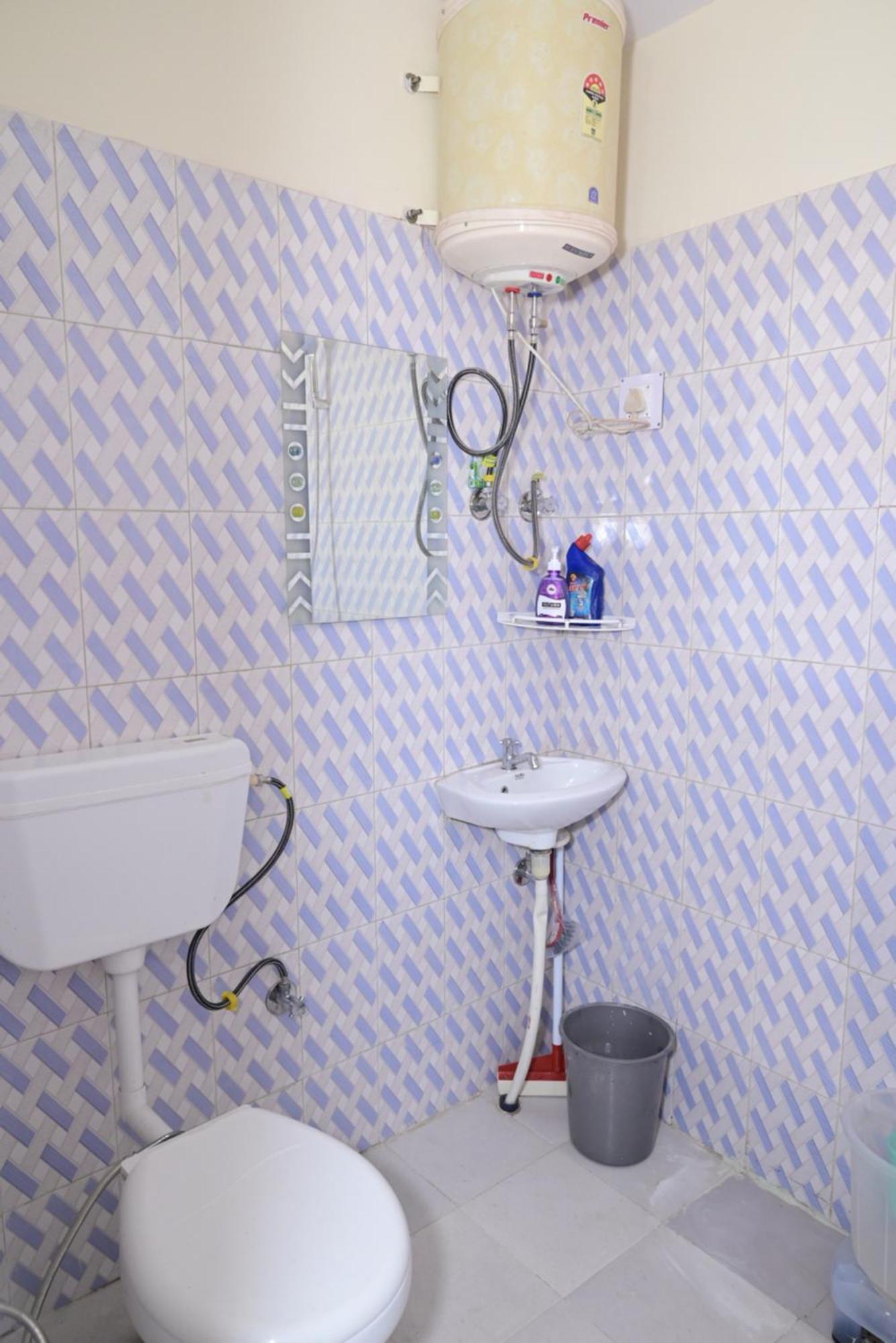 Krishna B&B Near Mall Road شيملا المظهر الخارجي الصورة